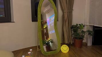 Honeymoon Double Room | Meja, langsir/tirai gelap terus, kalis bunyi, Wi-fi percuma