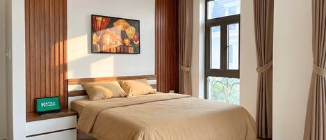 Kamar Double Deluks, pemandangan kota | Meja kerja, tirai kedap cahaya, kedap suara, dan Wi-Fi gratis