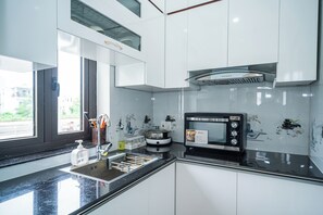 蜜月双人房 | 私人厨房 | 冰箱、厨具/餐具