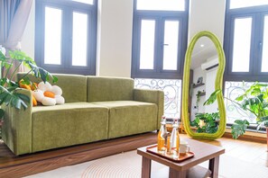 Habitación de estilo japonés con una cama doble, balcón, vistas a la ciudad | Escritorio, cortinas opacas, sistema de insonorización y wifi gratis