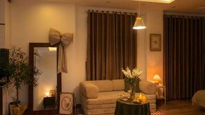 华丽双人房, 城市景观 | 办公桌、遮光窗帘、隔音、免费 WiFi