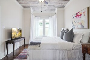 3 chambres, bureau, fer et planche à repasser, lit parapluie