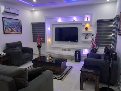 Highfive Apartment,
its always Home Away From Home