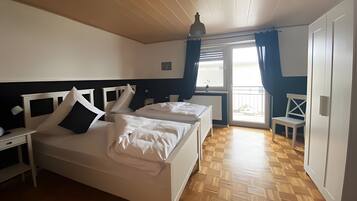 8 habitaciones, tabla de planchar con plancha, wifi y ropa de cama