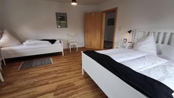 Iron/ironing board, WiFi, bed sheets, wheelchair access