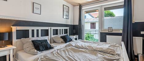 8 chambres, fer et planche à repasser, Wi-Fi, draps fournis
