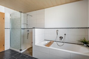 Douche, sèche-cheveux