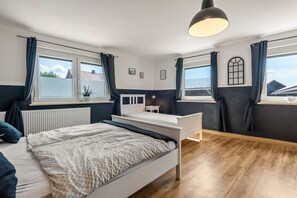 8 bedrooms, iron/ironing board, WiFi, bed sheets - Holiday Home 'Am Limes' with Private Terrace, Private Garden and Wi-Fi (Altmannstein)