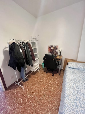Iron/ironing board, WiFi, bed sheets