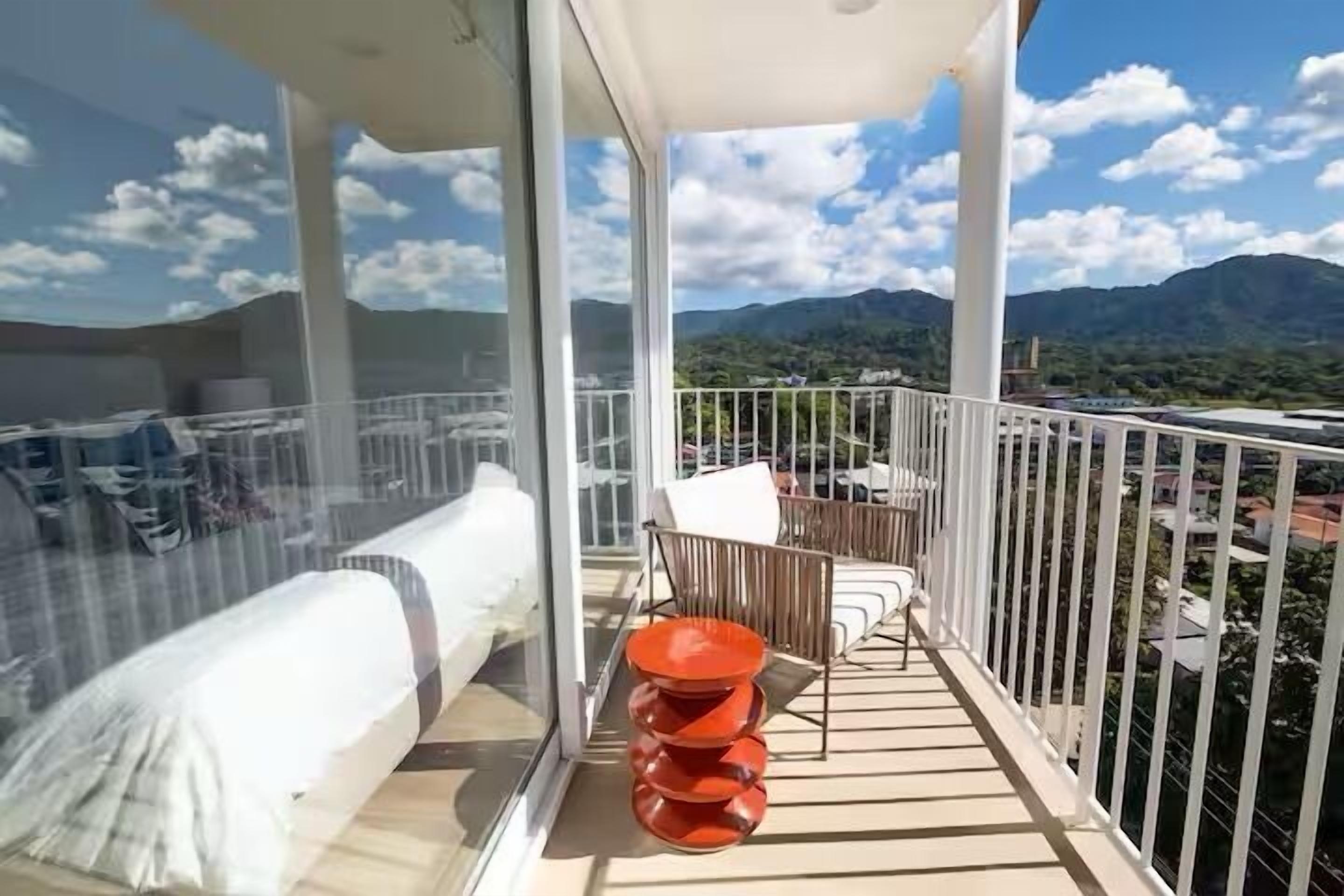 Deluxe Studio Suite, Balcony, Beach View | Balcony