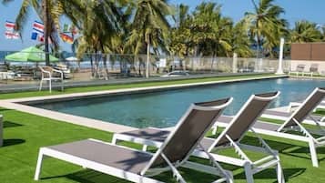 2 utendørsbassenger