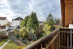 Property grounds - Holiday Home 'Country House in Pförring' with Balcony and Wi-Fi (Pförring)