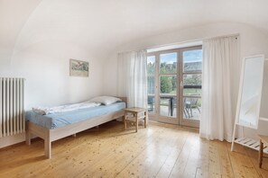 4 bedrooms, iron/ironing board, WiFi, bed sheets - Holiday Home 'Country House in Pförring' with Balcony and Wi-Fi (Pförring)