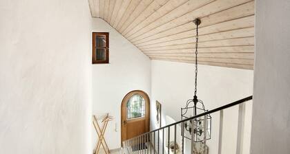 Holiday Home 'Country House in Pförring' with Balcony and Wi-Fi
