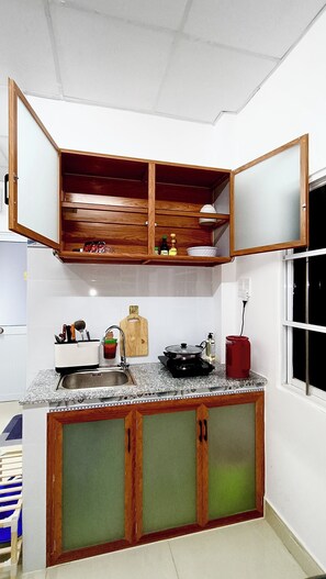 Deluxe Double Room, Kitchen, City View | Desk, iron/ironing board, free WiFi