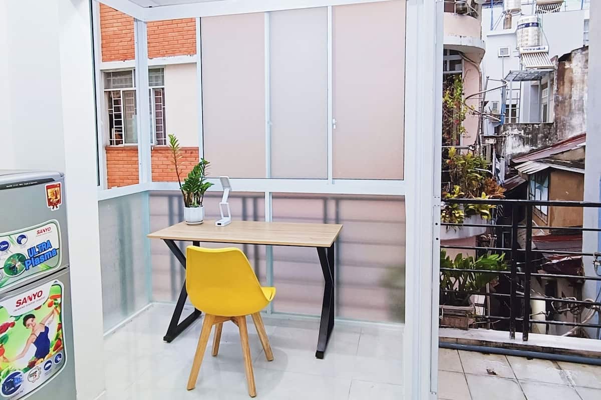 Doppia Deluxe, cucina, vista città | Una scrivania, ferro/asse da stiro, Wi-Fi gratuito