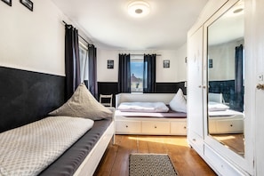 4 bedrooms, iron/ironing board, WiFi, bed sheets - Holiday Home 'Am Sallingbach' with Balcony and Wi-Fi (Sallingberg)