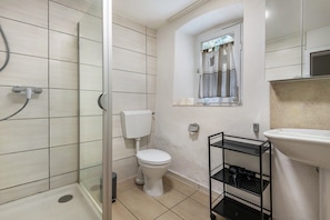 Shower, hair dryer - Holiday Home 'Am Sallingbach' with Balcony and Wi-Fi (Sallingberg)