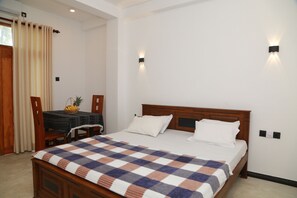 1 bedroom, iron/ironing board, Internet, bed sheets - Sasmitha villa  with AC in Ahangama (Ahangama)