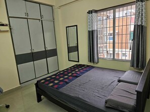 2 dormitorios, escritorio, tabla de planchar con plancha y wifi gratis