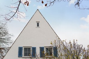Exterior - Holiday Home 'An Der Kleinen Donau' with Balcony and Wi-Fi (Vohburg an der Donau)