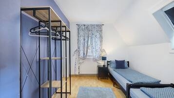 3 bedrooms, iron/ironing board, WiFi, bed sheets