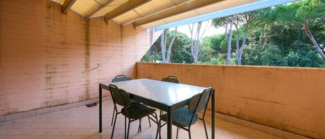 屋外ダイニングエリア