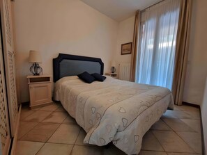 1 camera, ferro/asse da stiro, Wi-Fi, lenzuola