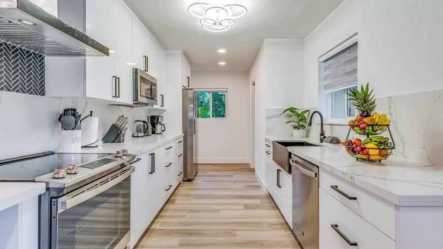 Friendly Fox Luxury Home with Pool & Spa