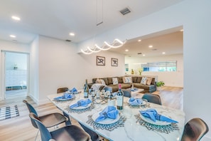 Luxury House, 4 Bedrooms, Private Pool, Garden View | Dining room
