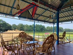 House | Outdoor dining