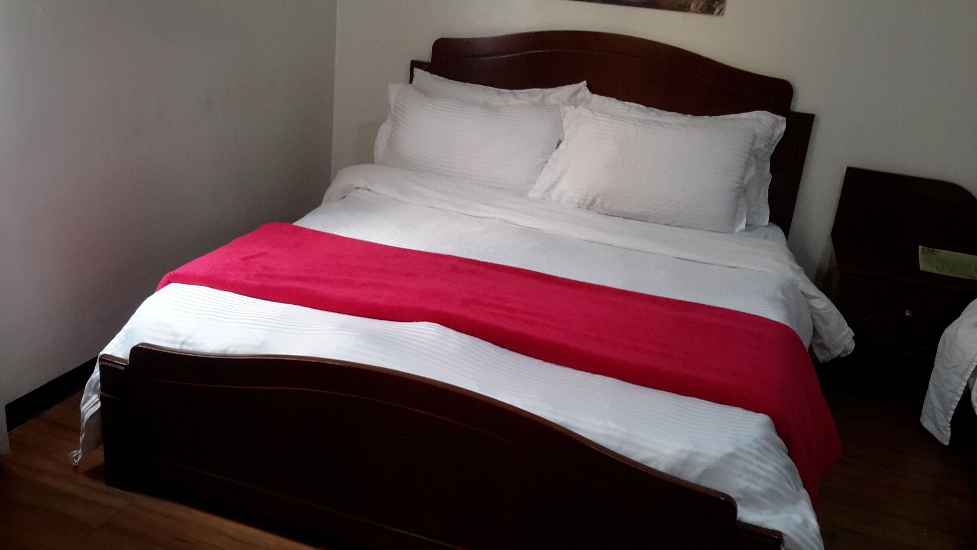 Skrivebord, skrivebord for bærbar PC og strykejern/-brett