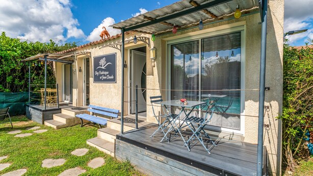 A patio with outdoor furniture, a covered seating area, and a sign with text. - Studio 'Luberon' with Mountain View, Wi-Fi and Air Conditioning (Taillades)
