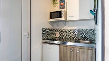 Fridge, microwave, stovetop, coffee/tea maker