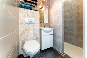 Ducha, secador de pelo, toallas