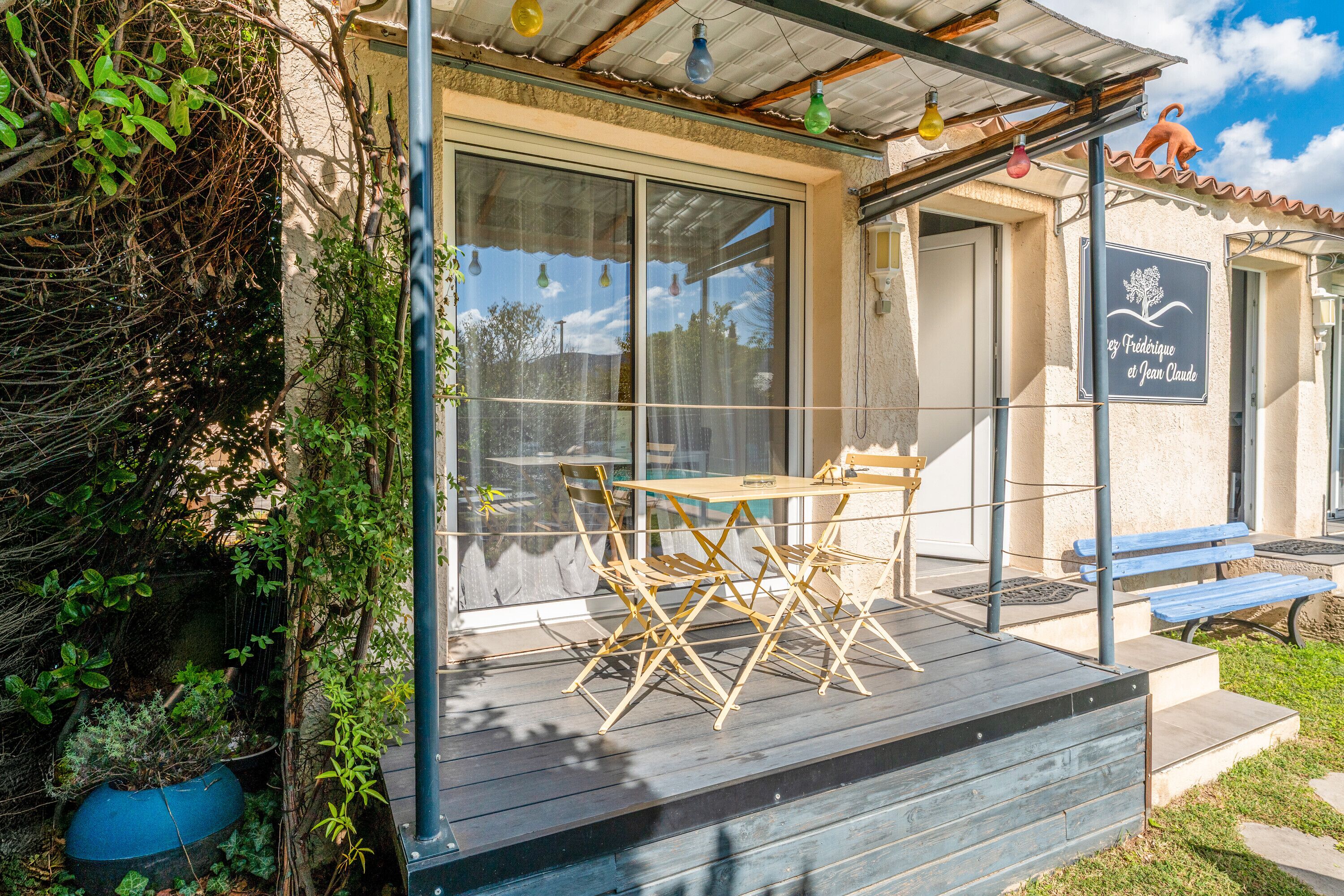 屋外ダイニングエリア