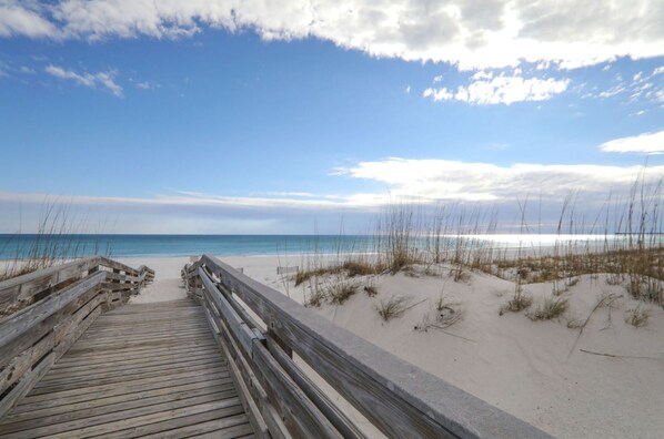 Exterior - Baywatch F-3 (Pensacola Beach)
