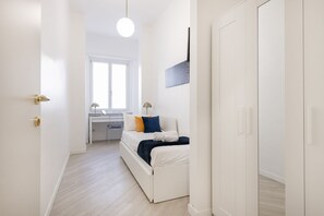 4 bedrooms, iron/ironing board, bed sheets