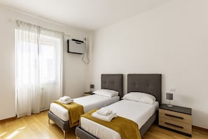 4 bedrooms, iron/ironing board