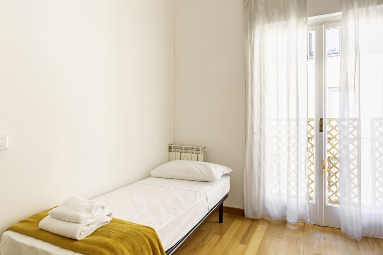 4 chambres, fer et planche à repasser