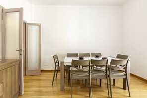 Dining - GuestHost - Roomy and cozy apartment of 116 sqm, for up to 9 people, on the 5th floor of a building with lift (NOT suitable for disabled people, some steps to access it). The property is located in the heart of Florence (Restricted-Traffic Area), just 50 (Florence)