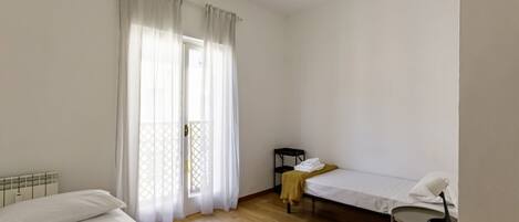 4 chambres, fer et planche Ă repasser