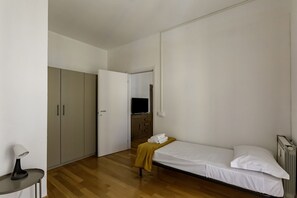 4 bedrooms, iron/ironing board