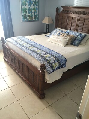 Iron/ironing board, free WiFi, bed sheets