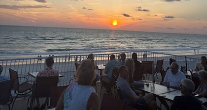 Your Slice of Paradise: 1-Bedroom Condo on the Intercoastal.