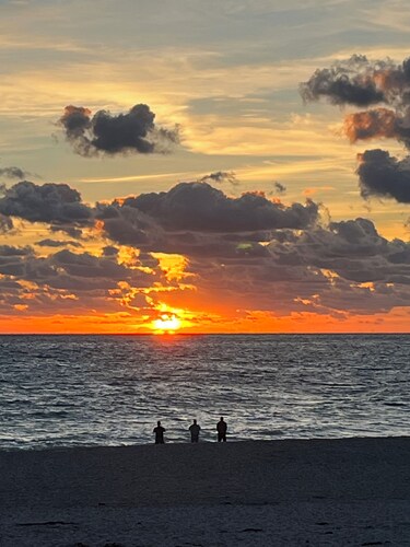 Your Slice of Paradise: 1-Bedroom Condo on the Intercoastal.