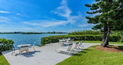 Your Slice of Paradise: 1-Bedroom Condo on the Intercoastal.