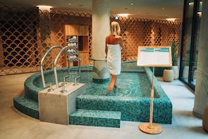 Sauna, hot tub, ruang uap, mata air panas/mineral, dan perawatan tubuh