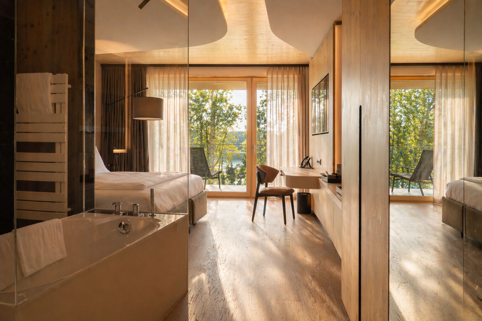 Habitación básica doble, balcón, vista al lago | Ropa de cama hipoalergénica y camas con pillow-top 