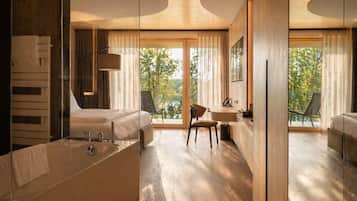 Habitación básica doble, balcón, vista al lago | Ropa de cama hipoalergénica y camas con pillow-top